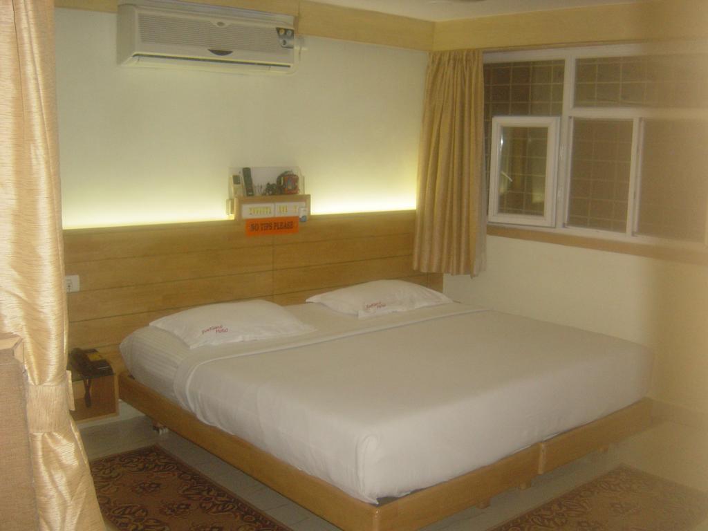 Parklane Hotel Mysore Eksteriør billede
